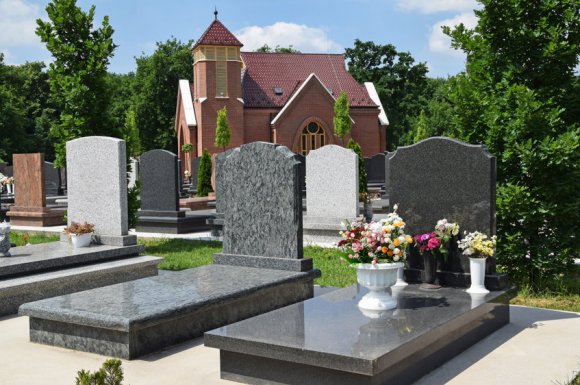 Entretien régulier de tombes par pompes funèbres à Sorgues