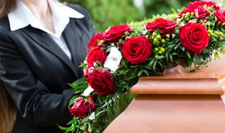 Comment se déroule une cérémonie d'enterrement ?